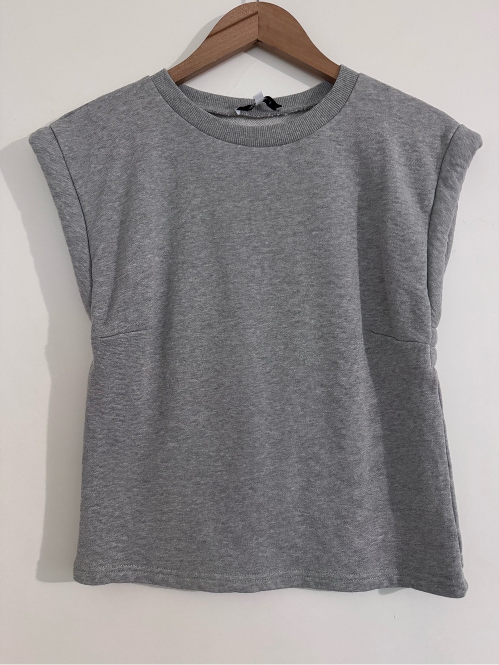Women’s Gray Sleeveless Crewneck Top